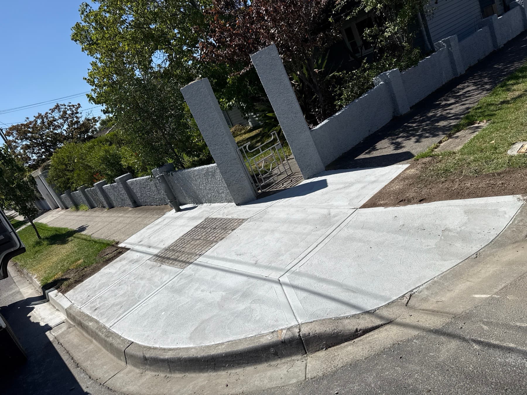 Full crossing, gate to road