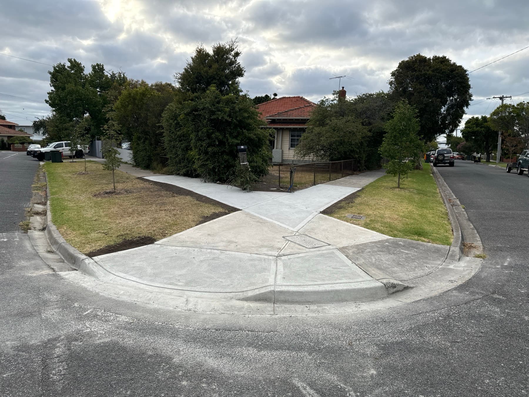 Twin crossovers & kerb return